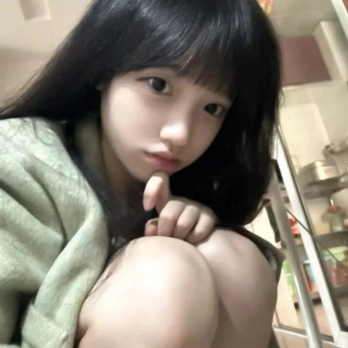 与暴君互换后，她地狱开局